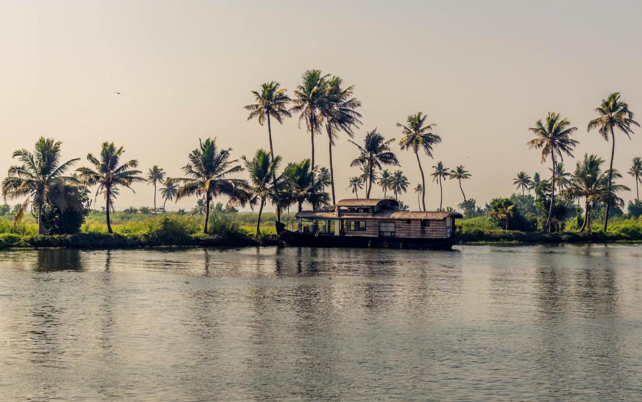 Rajatheeram Beach Homestay & Backwater Cruise Alleppey Alappuzha Exterior photo