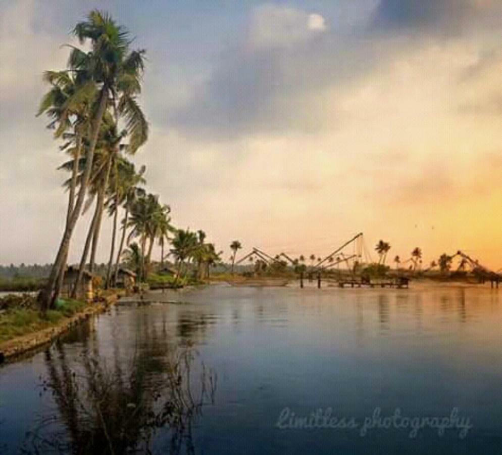 Rajatheeram Beach Homestay & Backwater Cruise Alleppey Alappuzha Exterior photo