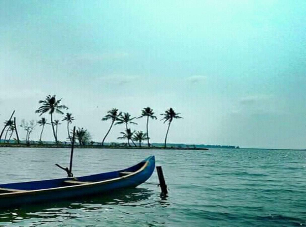 Rajatheeram Beach Homestay & Backwater Cruise Alleppey Alappuzha Exterior photo