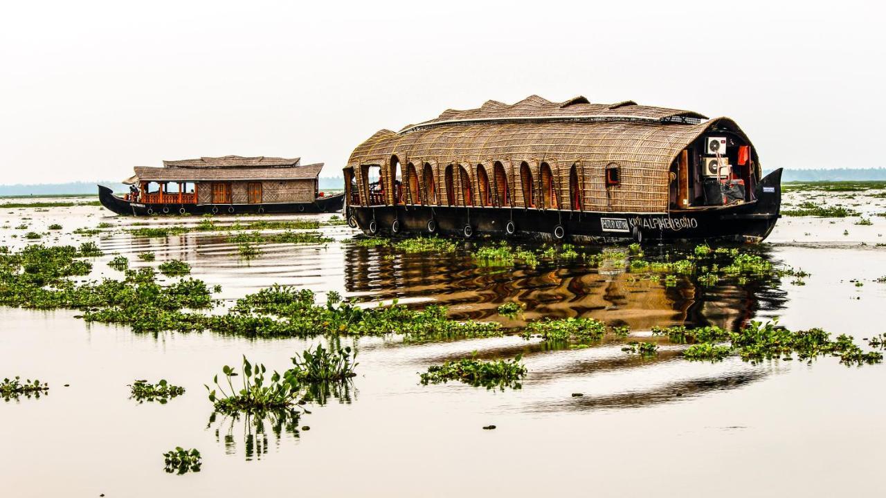 Rajatheeram Beach Homestay & Backwater Cruise Alleppey Alappuzha Exterior photo